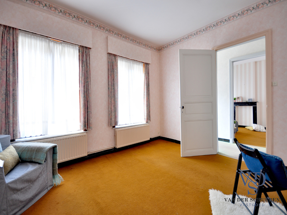 Degelijke en stijlvolle herenwoning. Uitstekend gelegen ! 