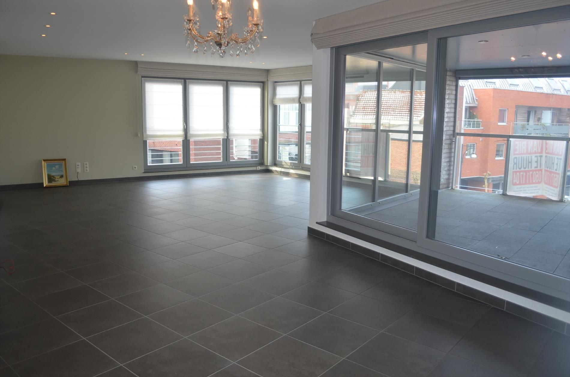 Appartement met 2 slpks, terras en garage te centrum Maldegem 