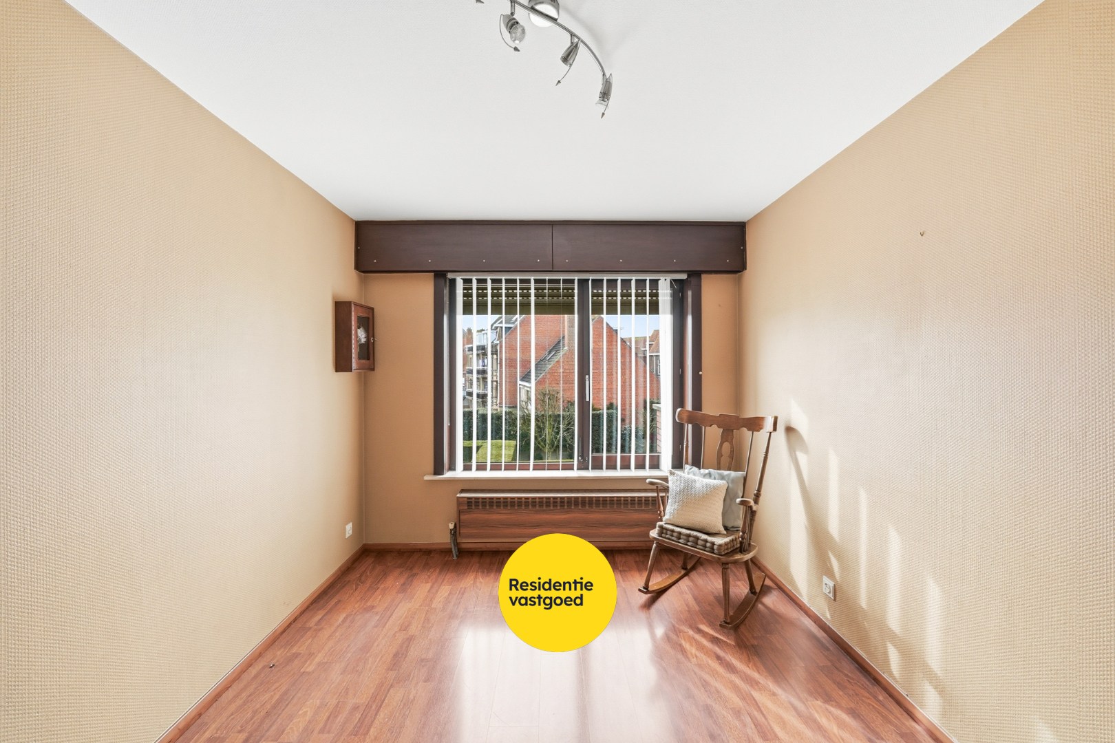 Ruime bel-etage met grote garage en 3 slaapkamers 