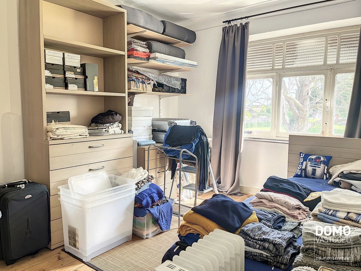 Te renoveren woning met tuin en terras in Hasselt, 2 slaapkamers, bouwjaar 1948. 