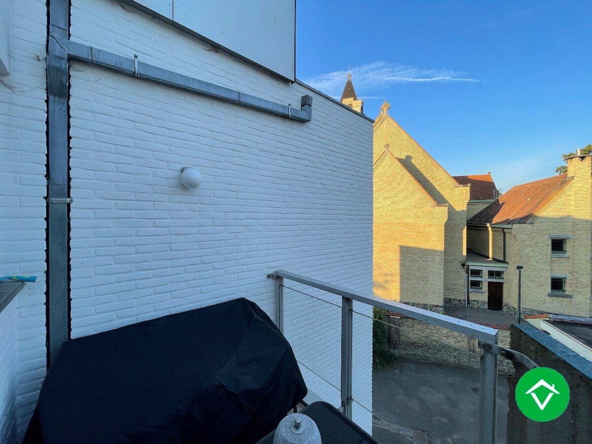 Instapklaar appartement met twee slaapkamers en garage te Roeselare 