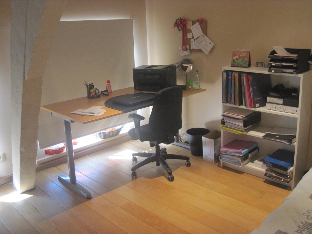 Duplex-appartement (bemeubeld) op unieke liggng. GEEN VASTE KOSTEN. 