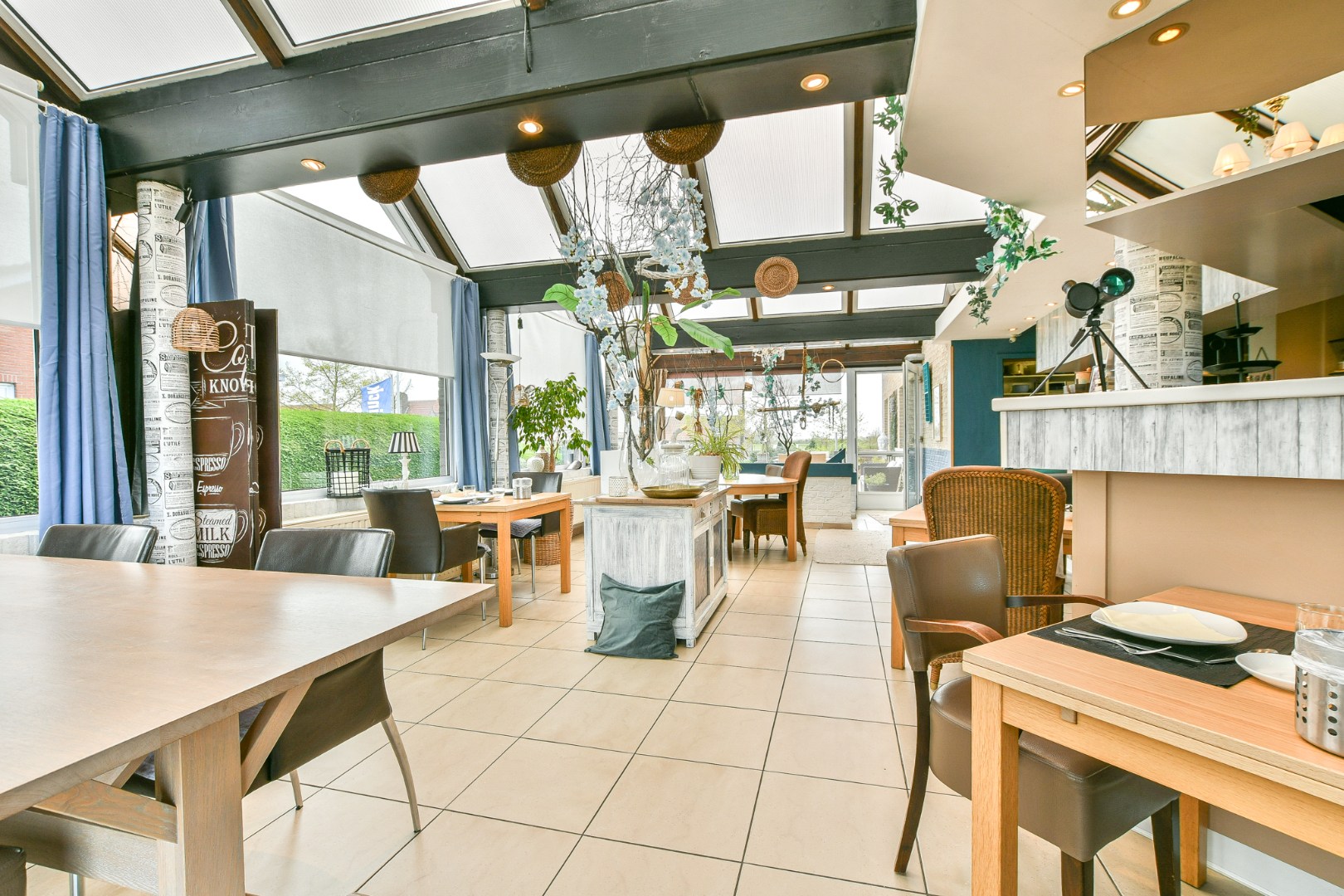 Unieke investeringskans: karaktervol hotel met 18 kamers &amp; woonmogelijkheden te koop! 