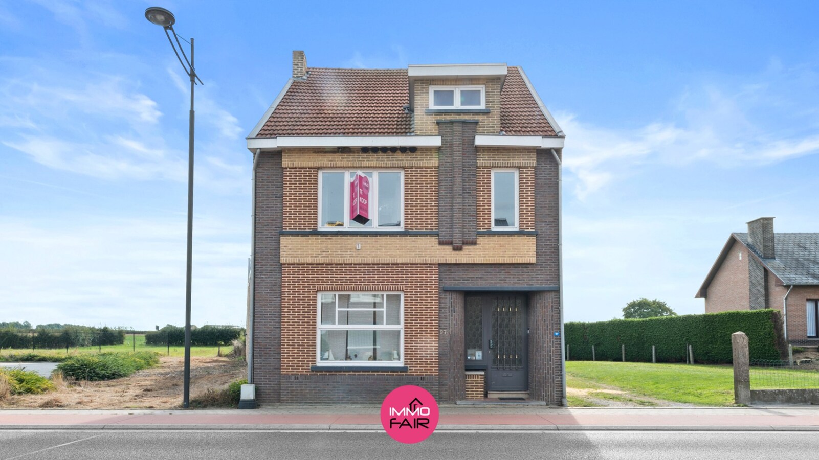 Karakteristieke hoeve met panoramisch zicht aan de achterzijde van perceel! 