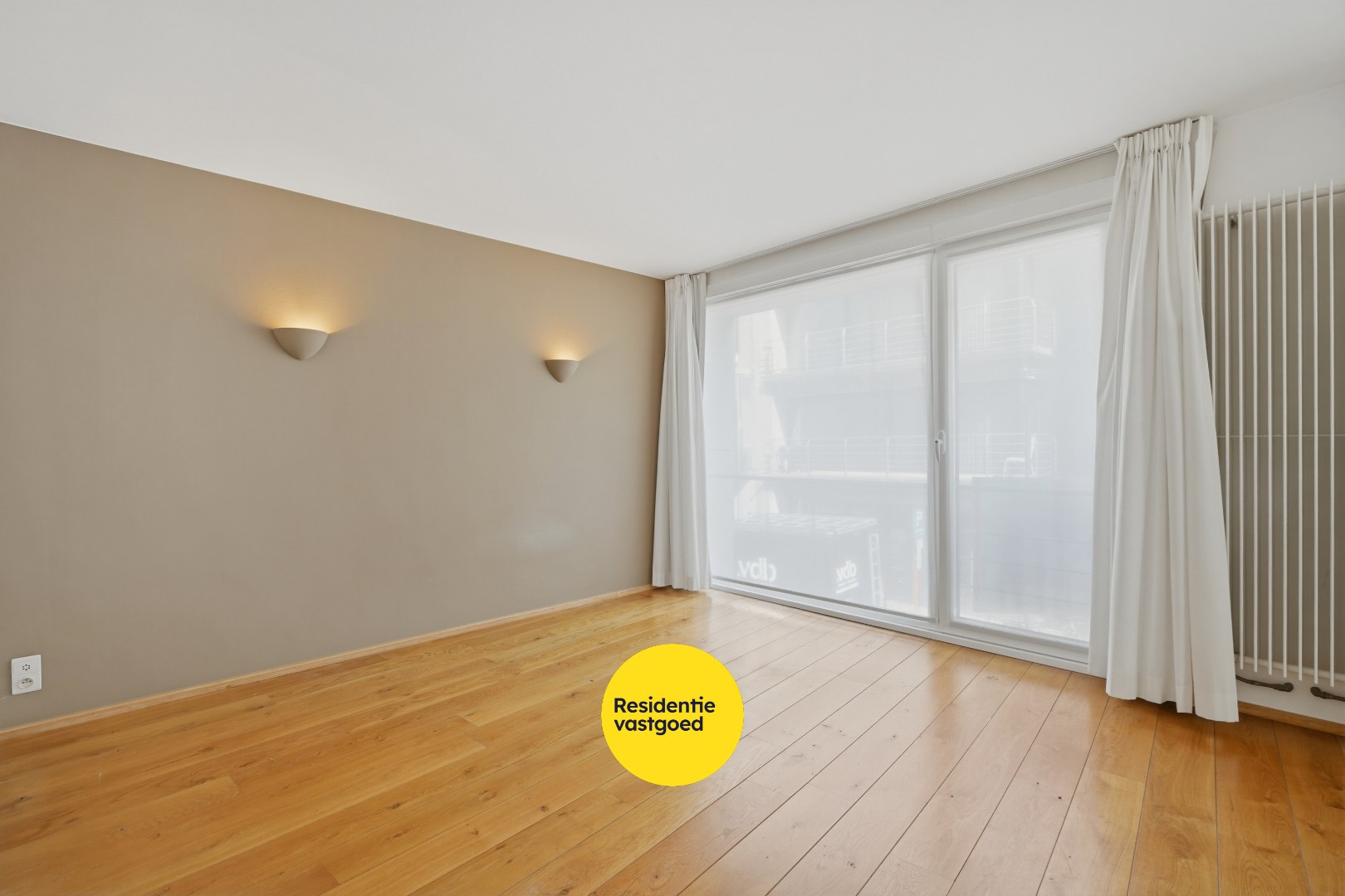 Multifunctionele woning met handelsruimte in hartje Veurne. 