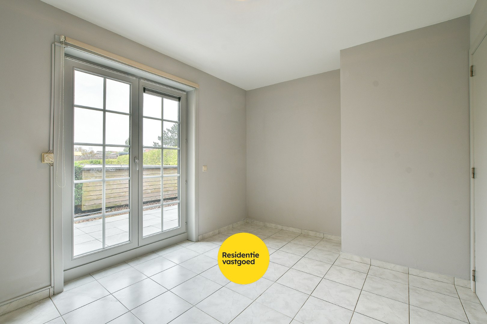 Modern gelijkvloers appartement met 2 slaapkamers– op slechts 500m van strand en zee! 