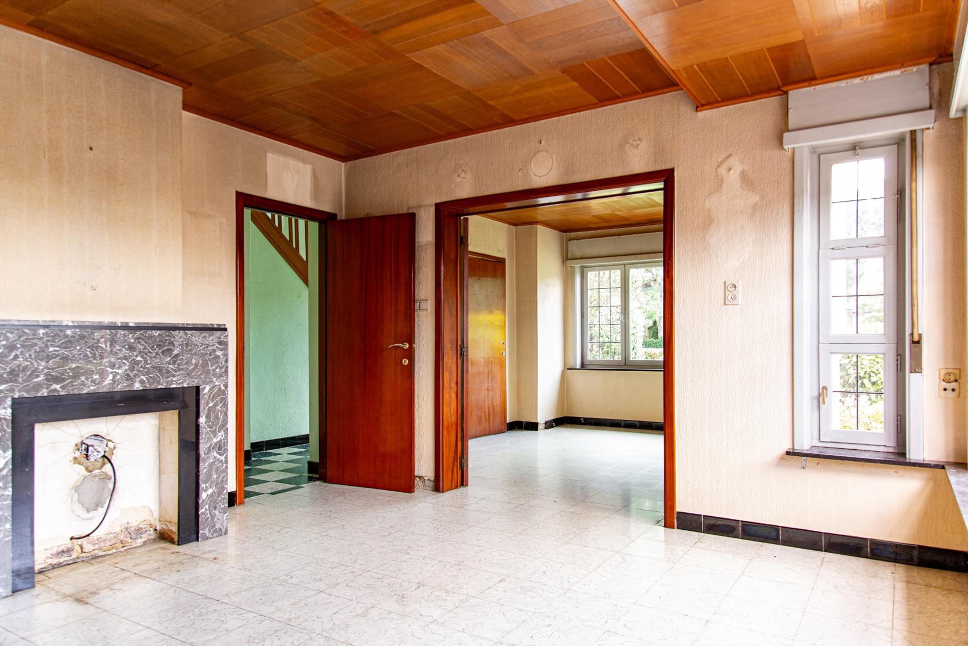 Te renoveren woning met  3 slpks  rustig gelegen te Aalter 