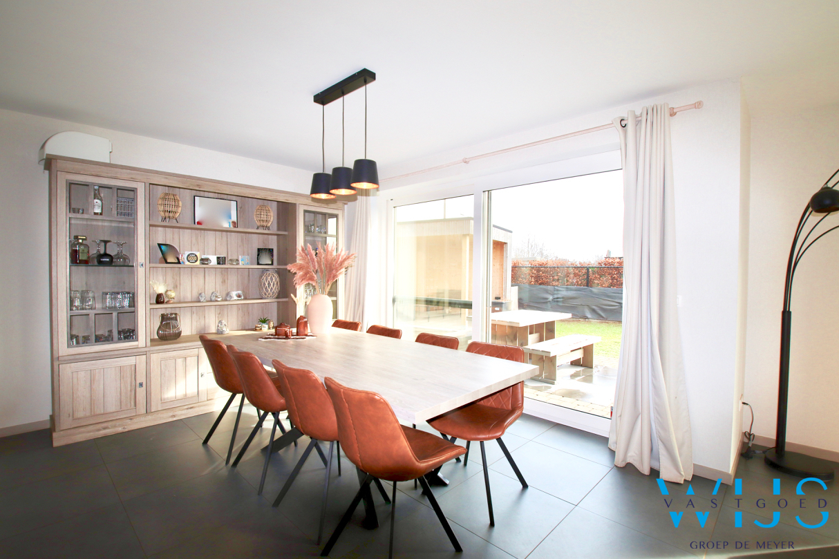 Recente ALLEENSTAANDE woning in hartje KLUIZEN 