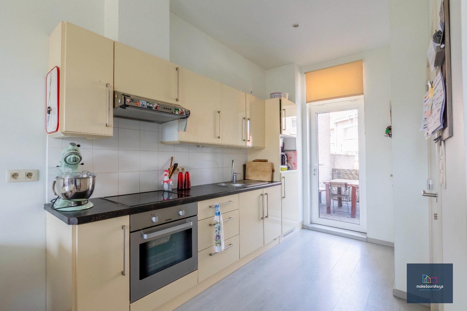 Eigendom met handelsgelijkvloers en duplexappartement 