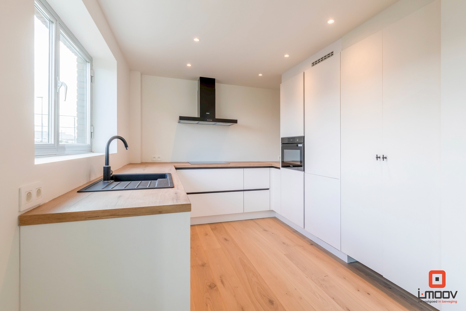 Recent gerenoveerd twee- slaapkamerappartement in centrum Zottegem. 