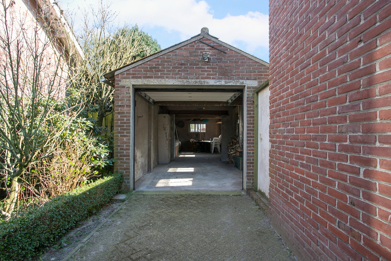 Vrijstaande woning met garage gelegen op een perceel van 556 m2. 