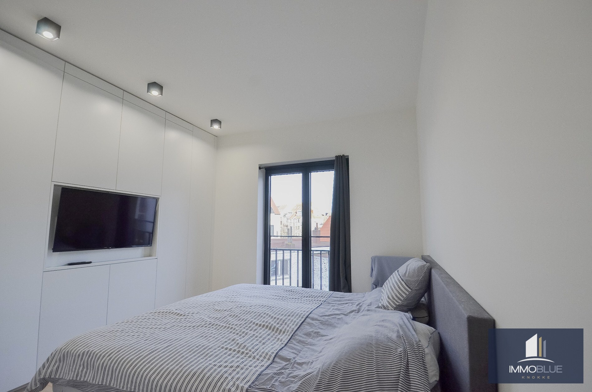 Appartement met gevelbreedte van ongeveer 5,2 meter en een ruim zonnig terras. 