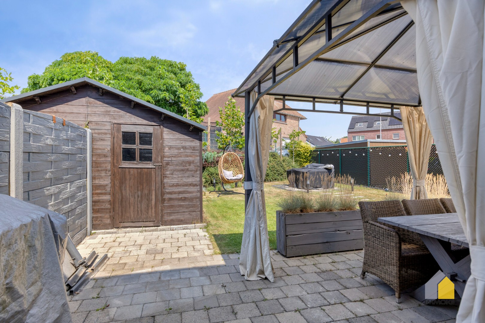 Energiezuinige, halfvrijstaande woning op 2a 82ca met 3 slpk, mooie tuin en carport. 