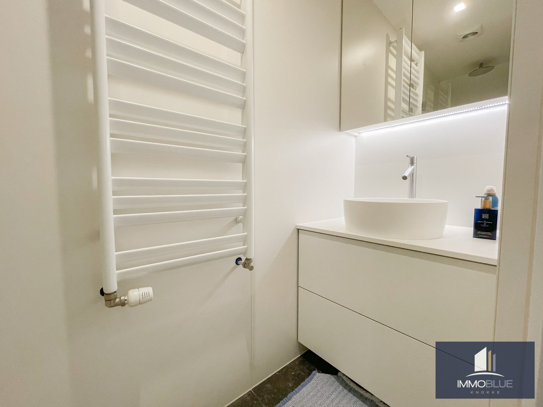 Appartement met zijdelings zeezicht en een ruim zuidwest gericht terras. 