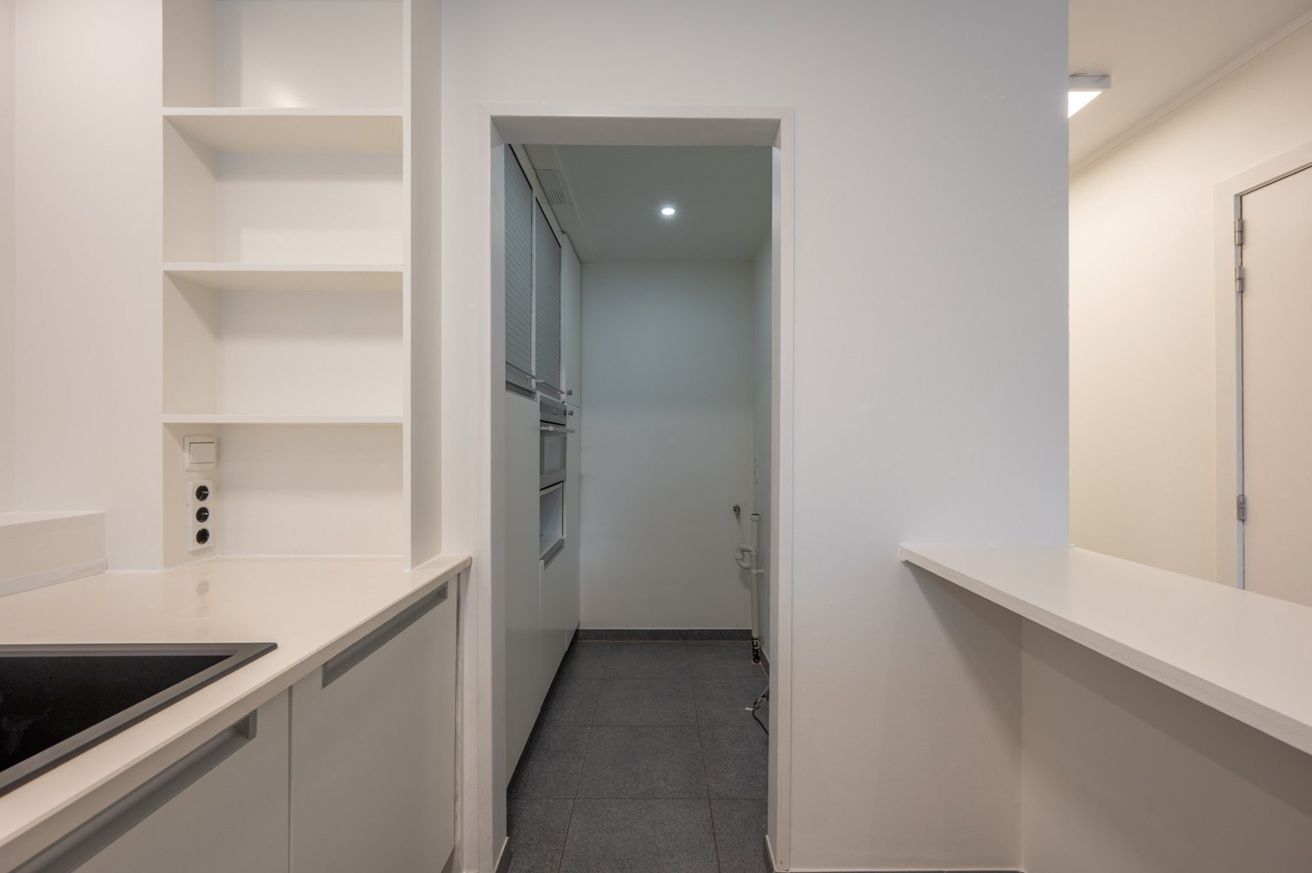 Appartement de 2 pièces situé au centre avec terrasse orientée sud sur la Lippenslaan. 