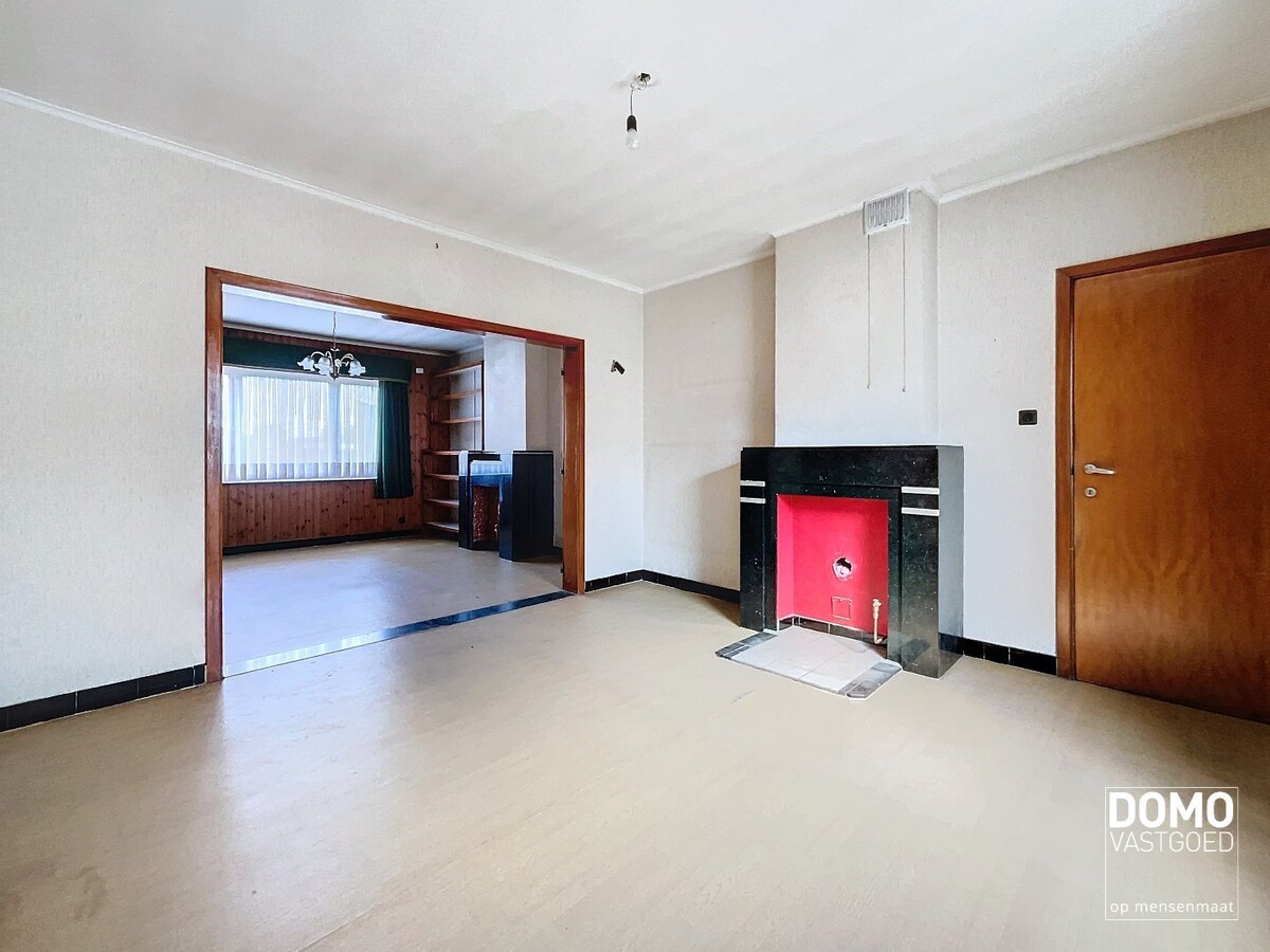 TE RENOVEREN HALFOPEN WONING MET TUIN EN GARAGE OP 8A 67CA TE KURINGEN 