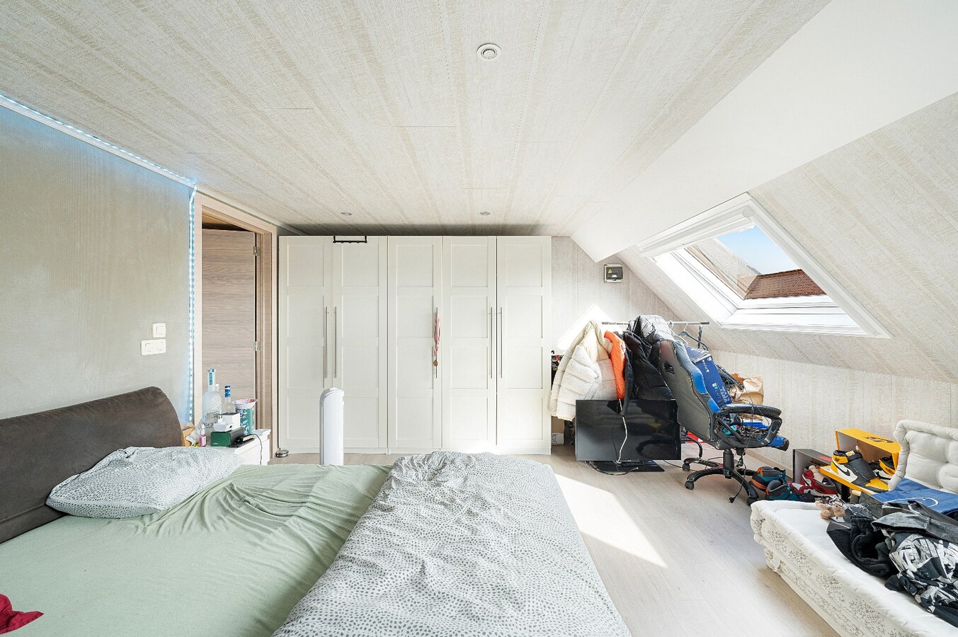 Instapklare en ruime gezinswoning met dubbele garage in het hart van Zeebrugge. 