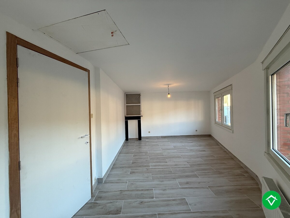 Rijwoning met 3 slaapkamers en koer te centrum Eernegem 