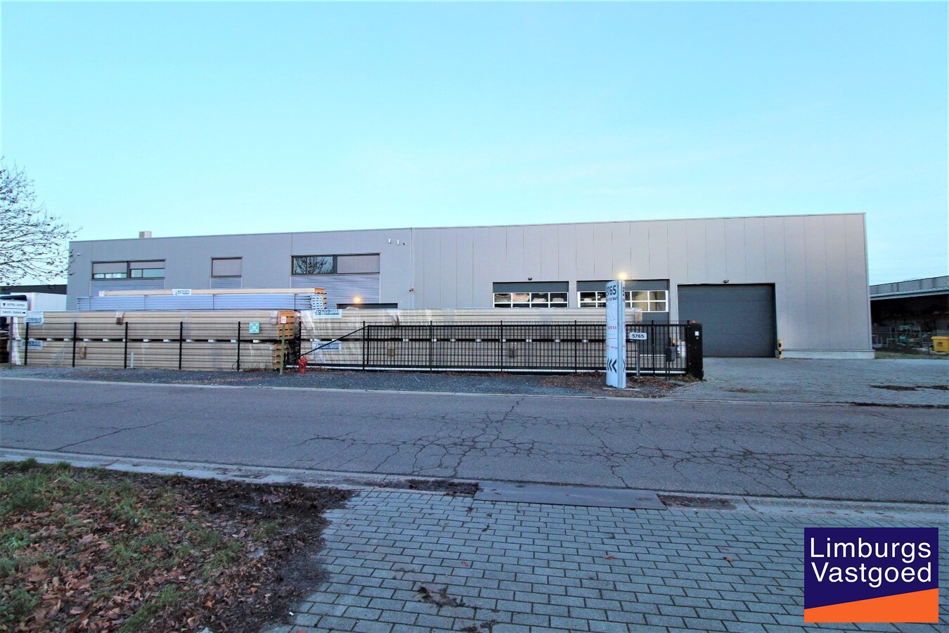 TRUDONIS - KMO UNIT 8 - 133 m² - sectionaal poort - nabij N79 