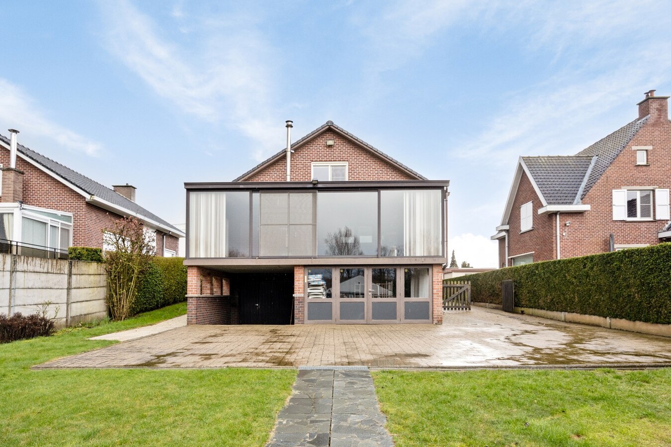 Solide en op te frissen woning te koop vlakbij centrum Lozer 