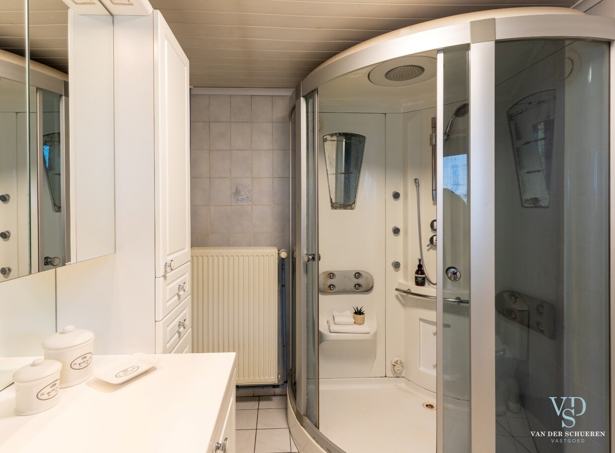 Ruime, gezellige woning met garage én atelier. 