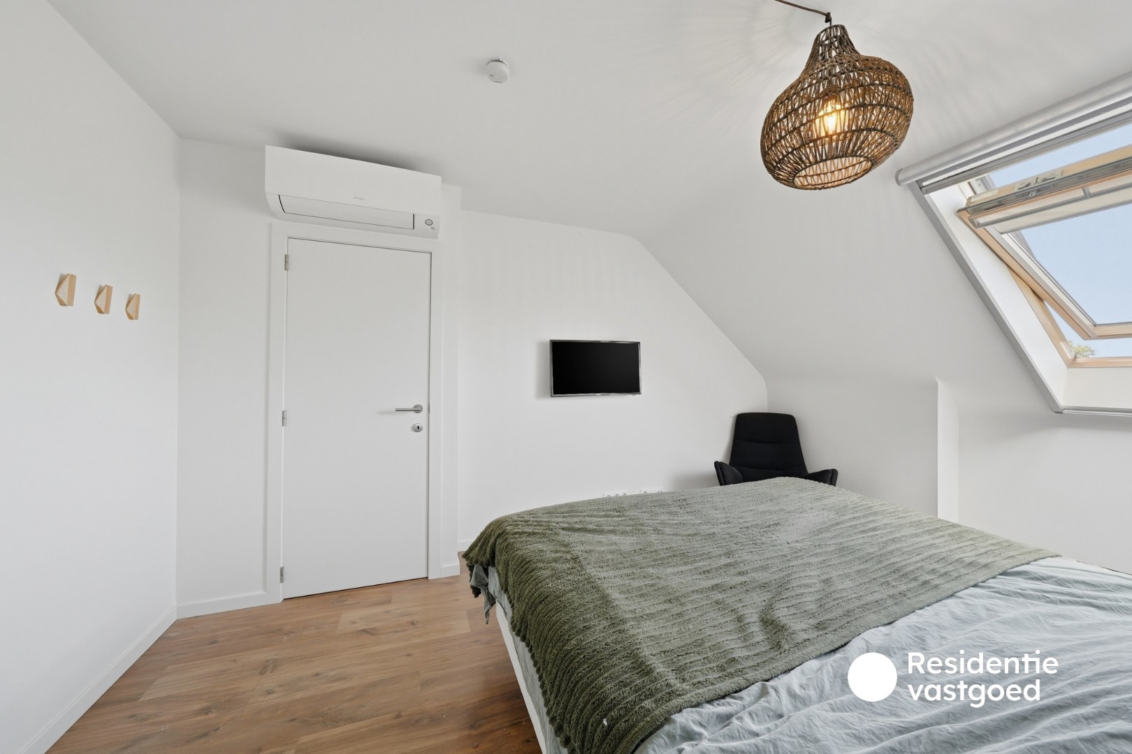 Instapklare woning te koop met garage en tuin! 
