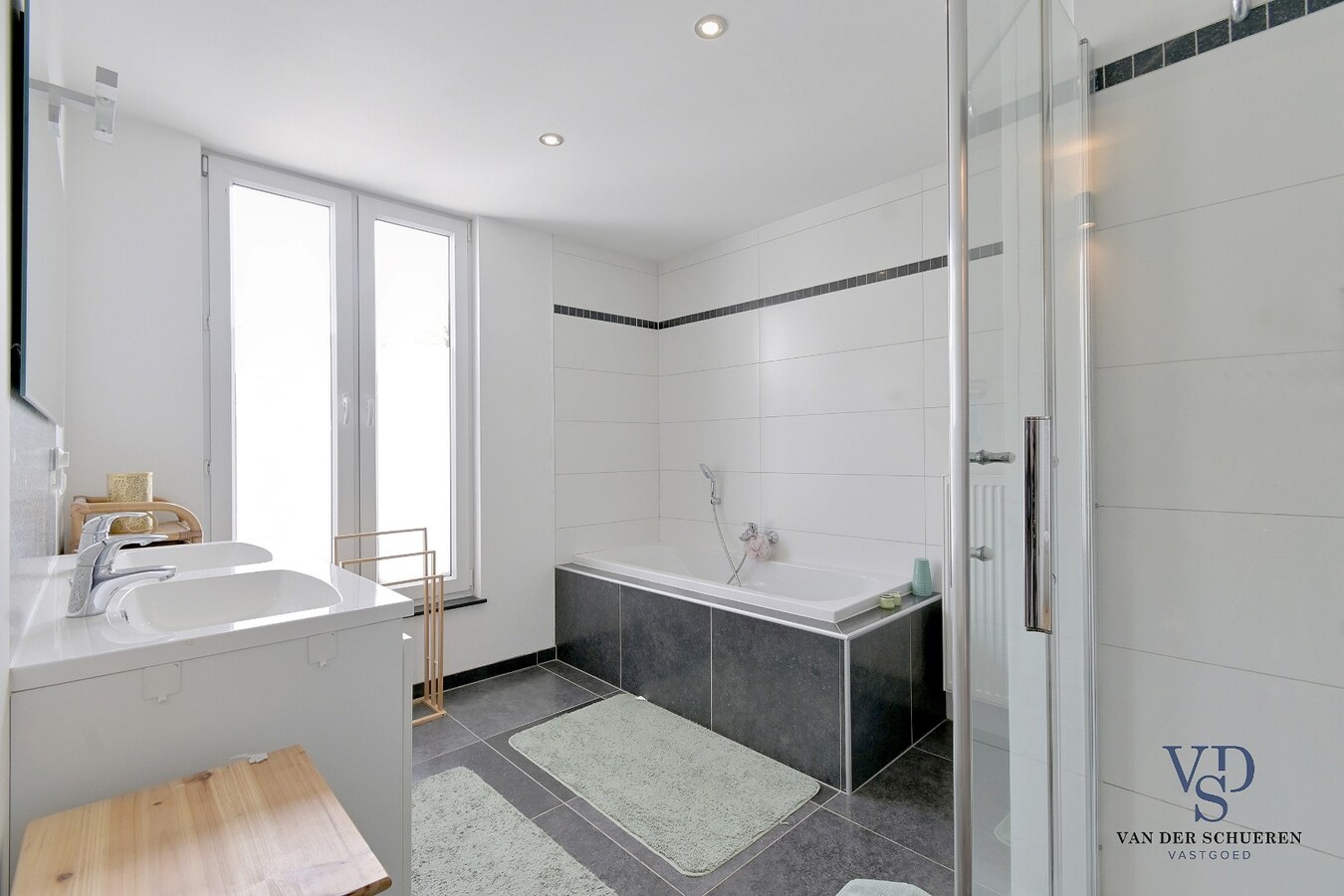 Comfortabele woning met tuin op topligging in Gavere. 