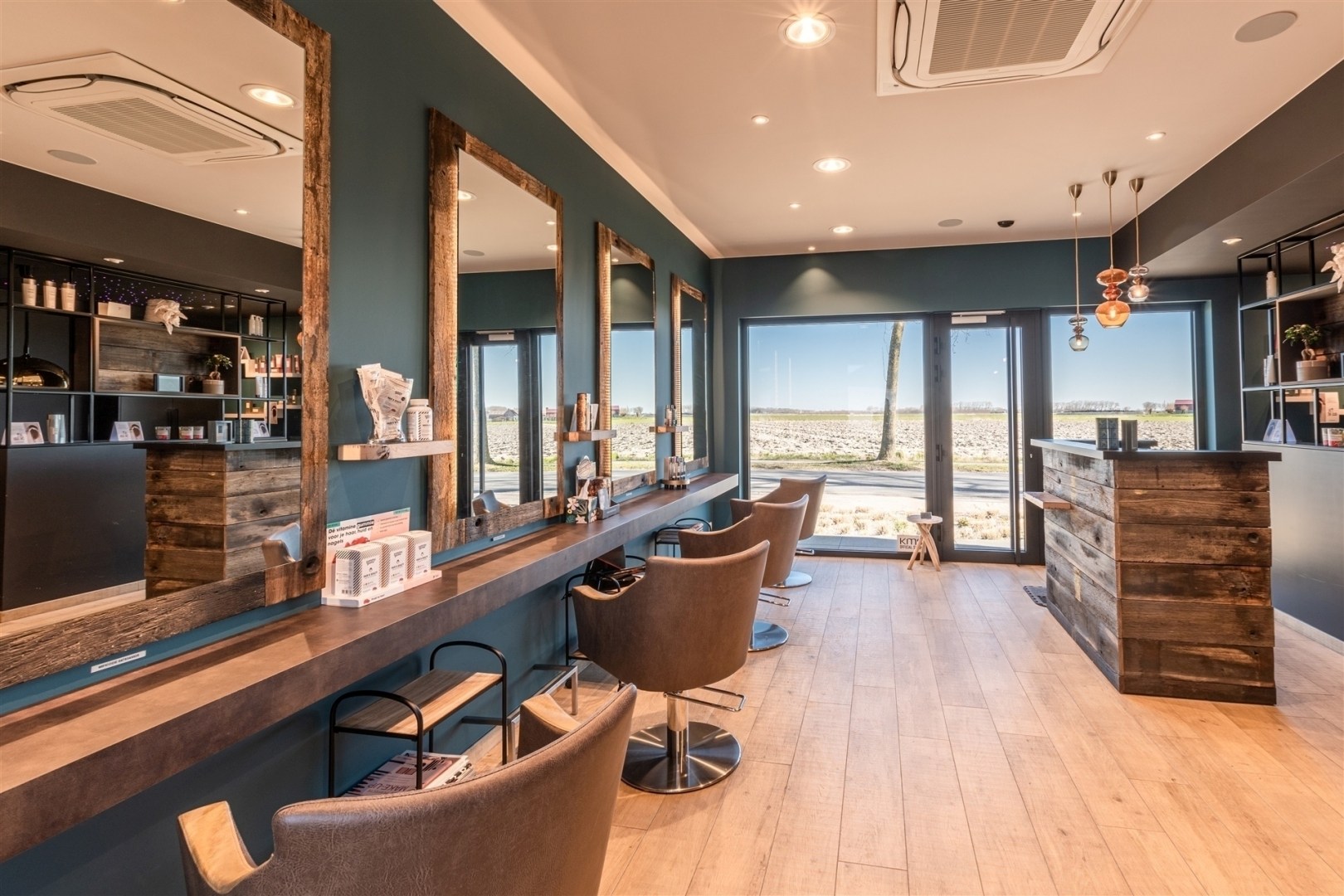 Centrale gelegen villa gelegen op een boogscheut van Knokke Centrum met ruim perceel (ideaal in combinatie met een commerciële activiteit) 