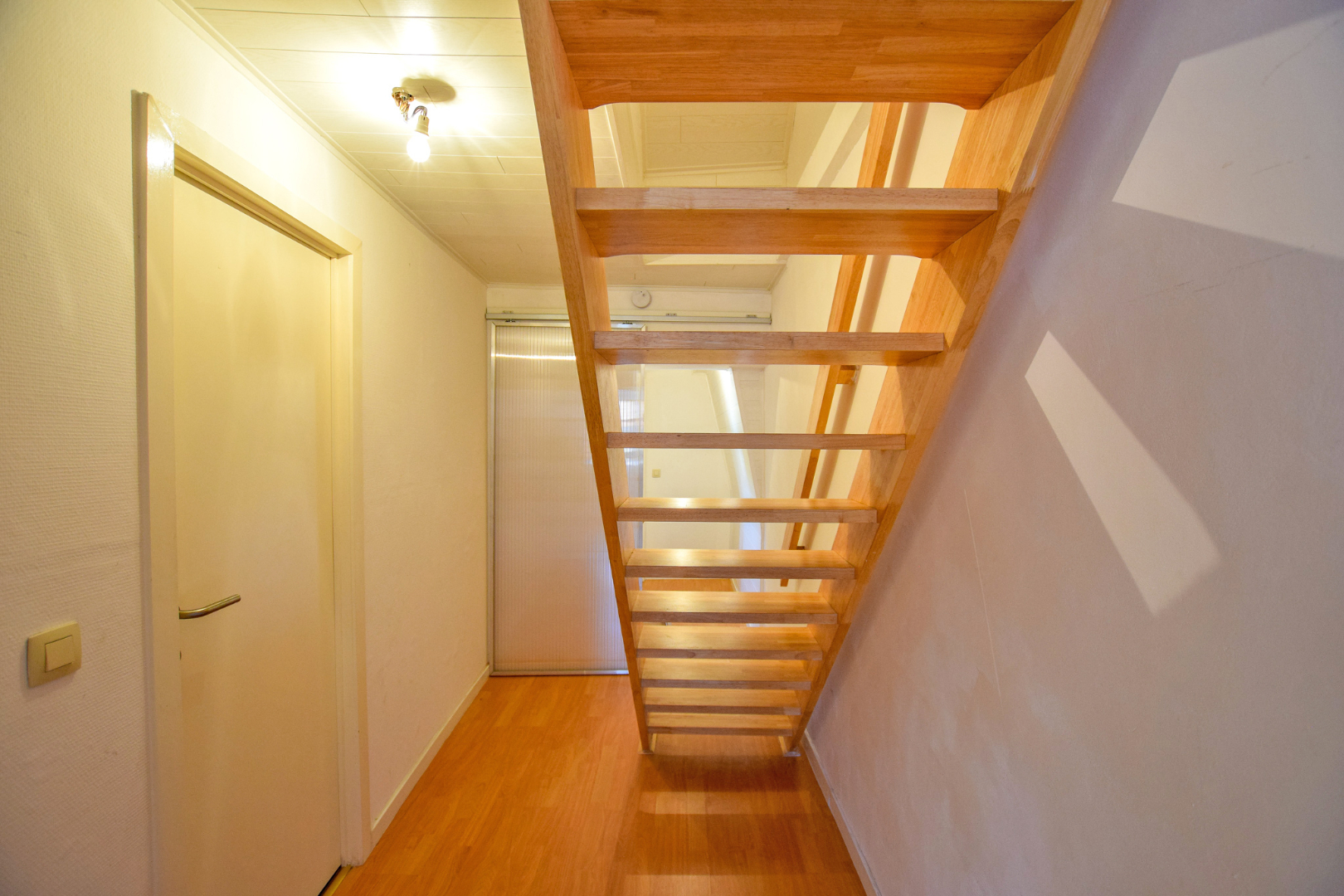 Instapklare rijwoning op 302m² te Roesbrugge. 