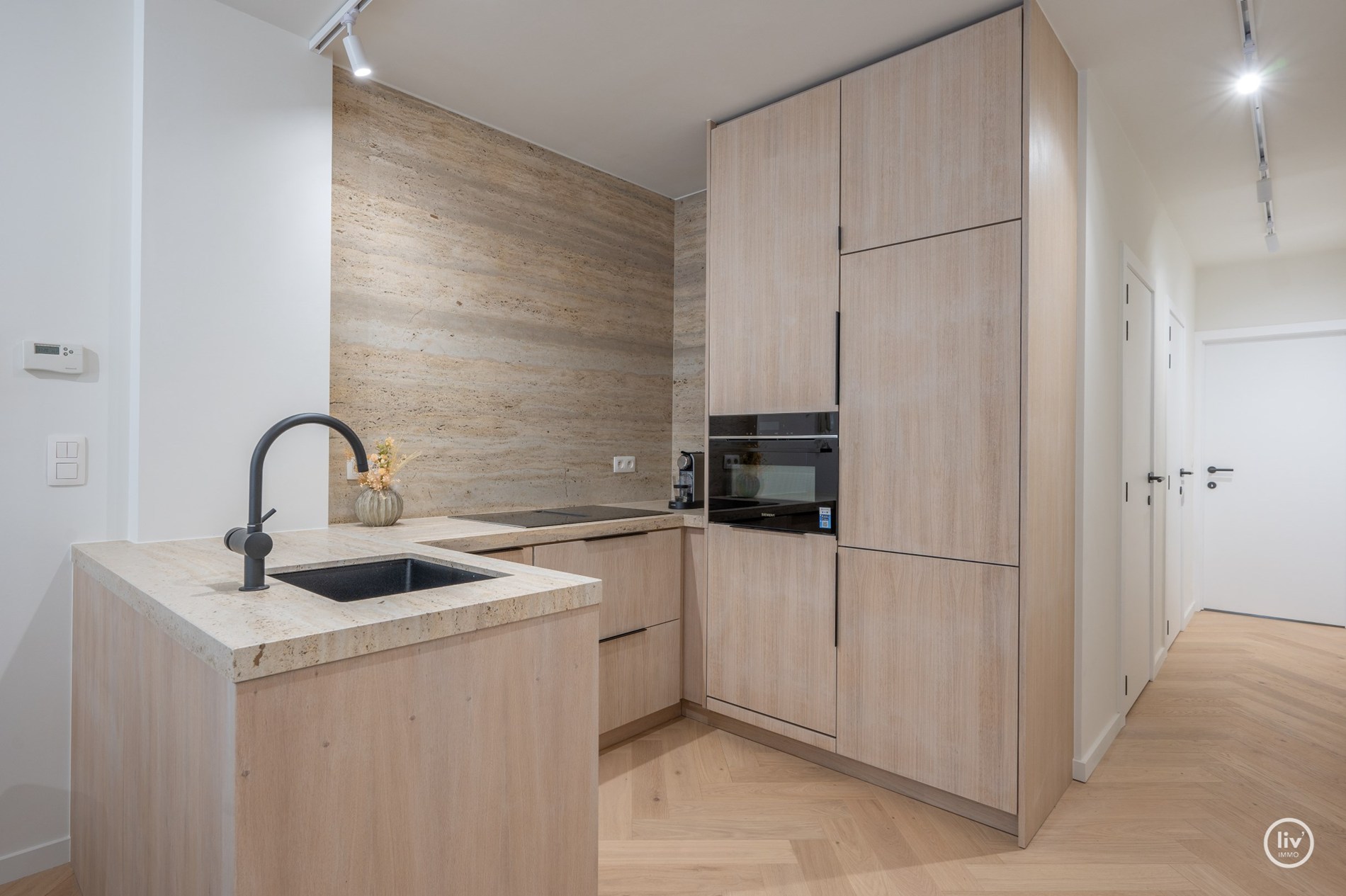 Schitterend gerenoveerd appartement, rustig gelegen, nabij de Lippenslaan en vlakbij de zee te Knokke. 