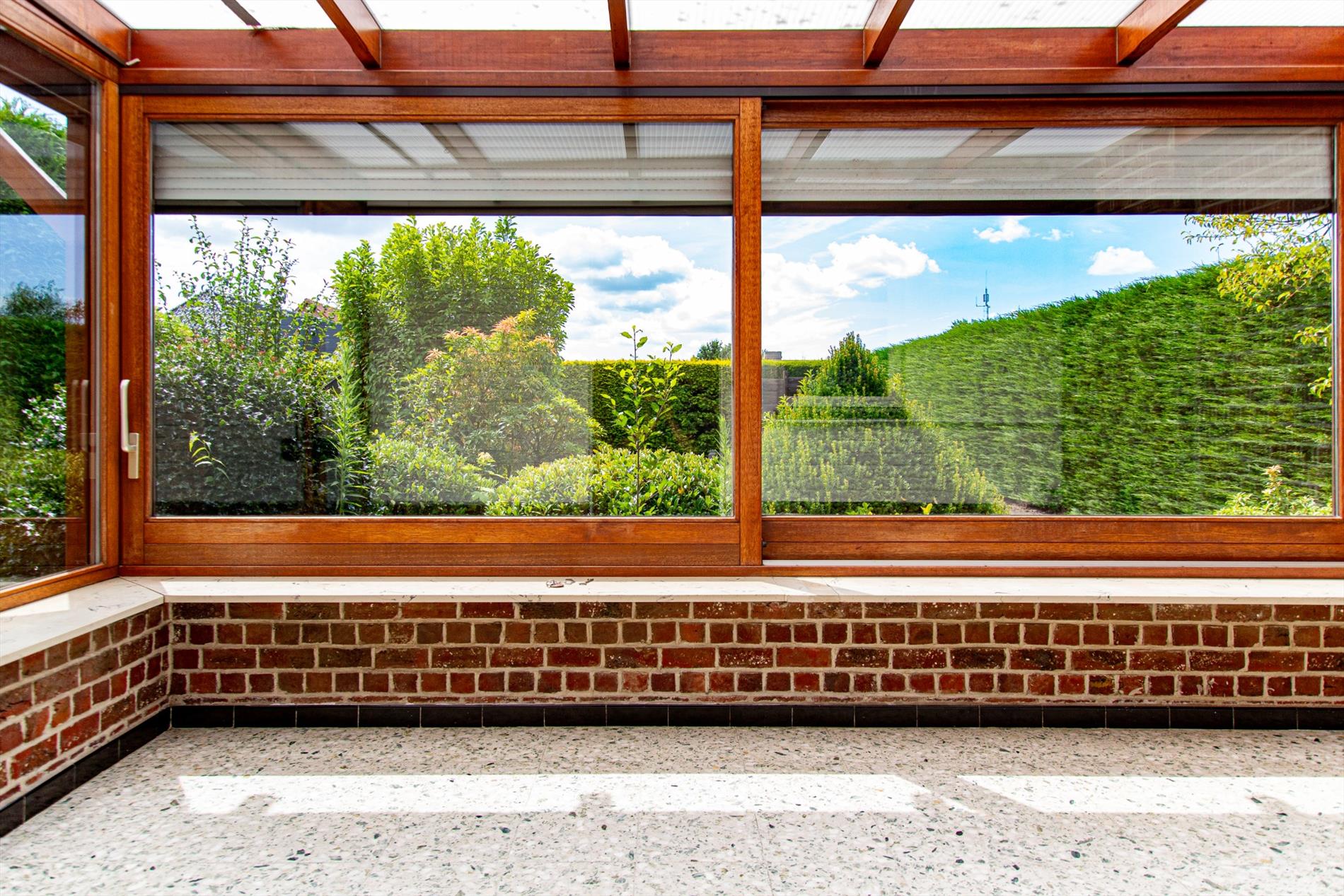 Te renoveren woning met  3 slpks  rustig gelegen te Aalter 