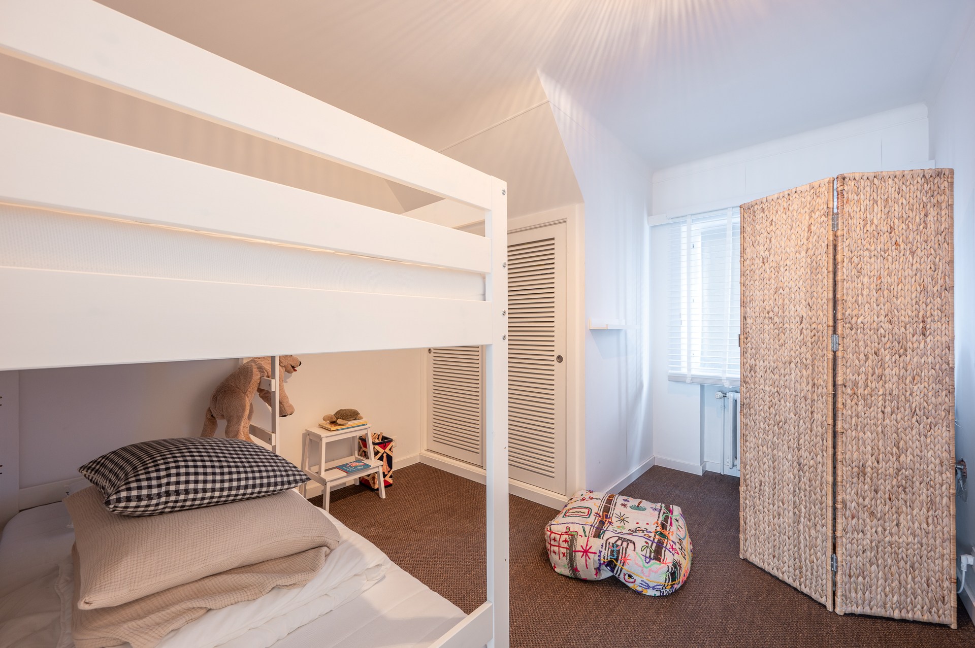 Appartement lumineux d'angle avec terrasse situé à distance de marche de la digue du Rubensplein. 