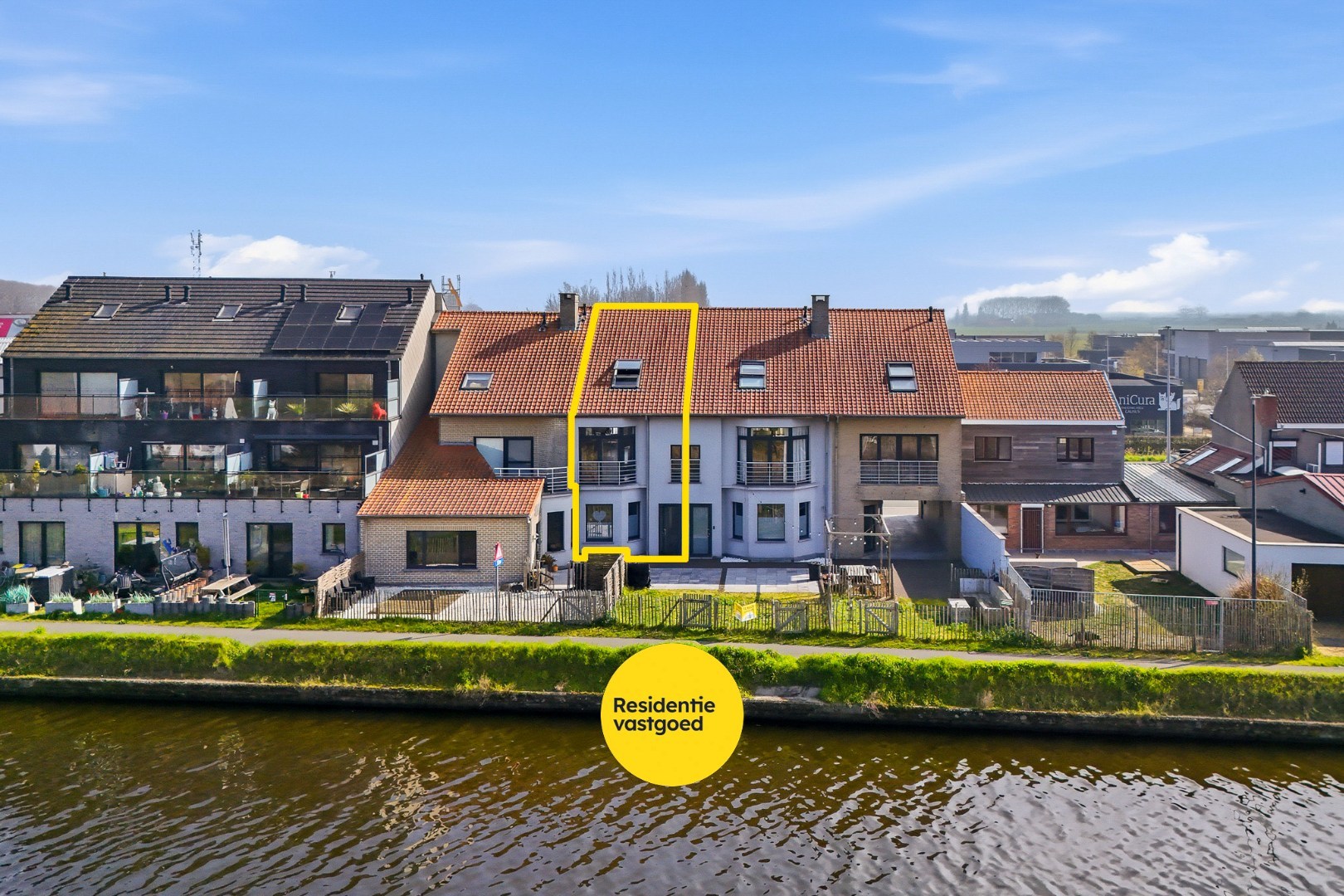 Instapklare woning met zicht op de vaart in Oudenburg 