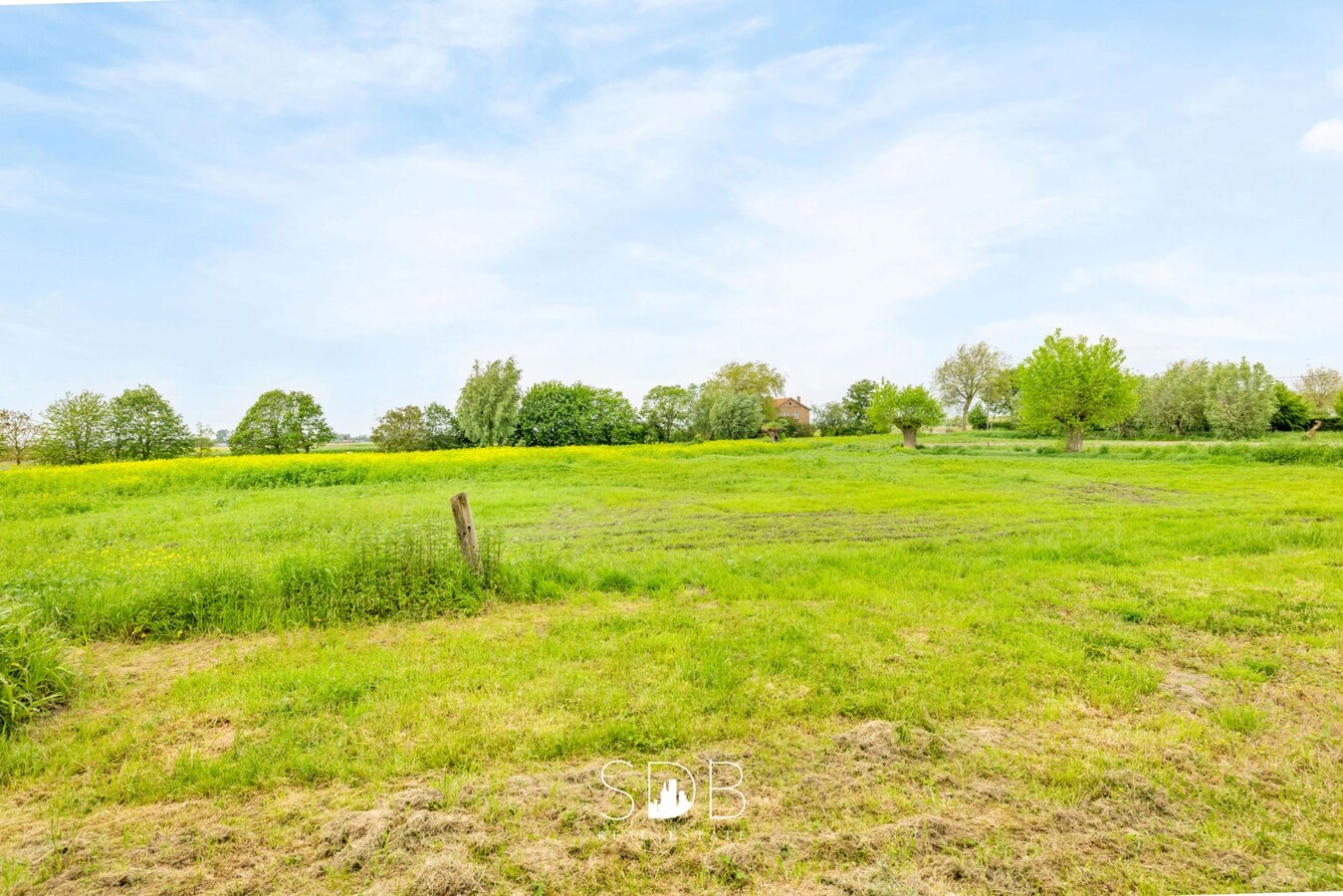 Prachtige hofstede met hoeve, bakhuisje, schuur en graslanden op circa 2,2 HA 