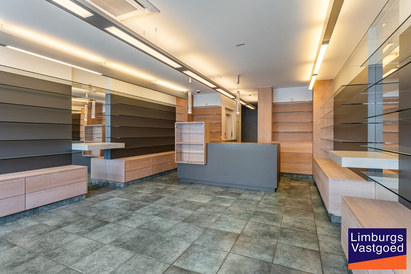 Handelshuis op commerciële topligging aan de Grote Markt 