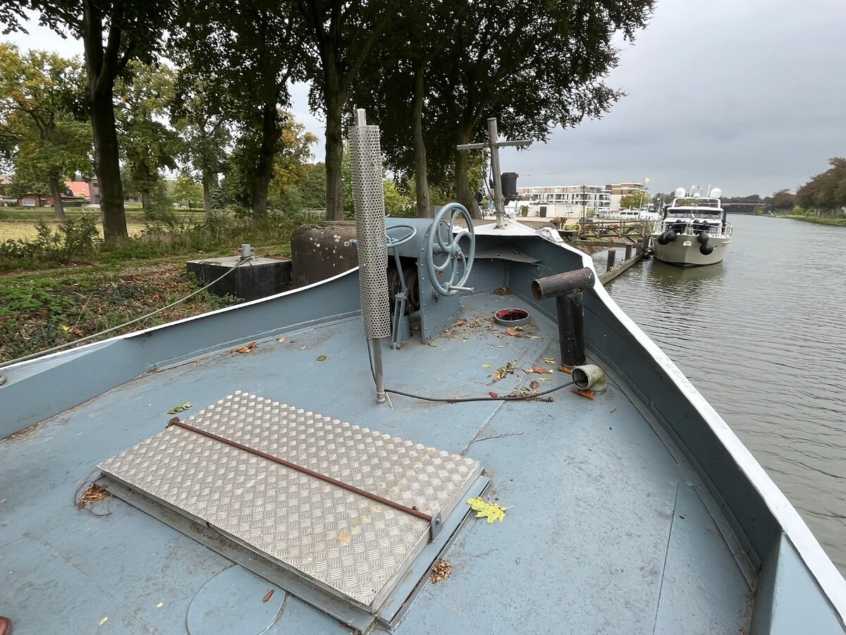 Wonen op het water – Woonboot op de Zuid-Willemsvaart 