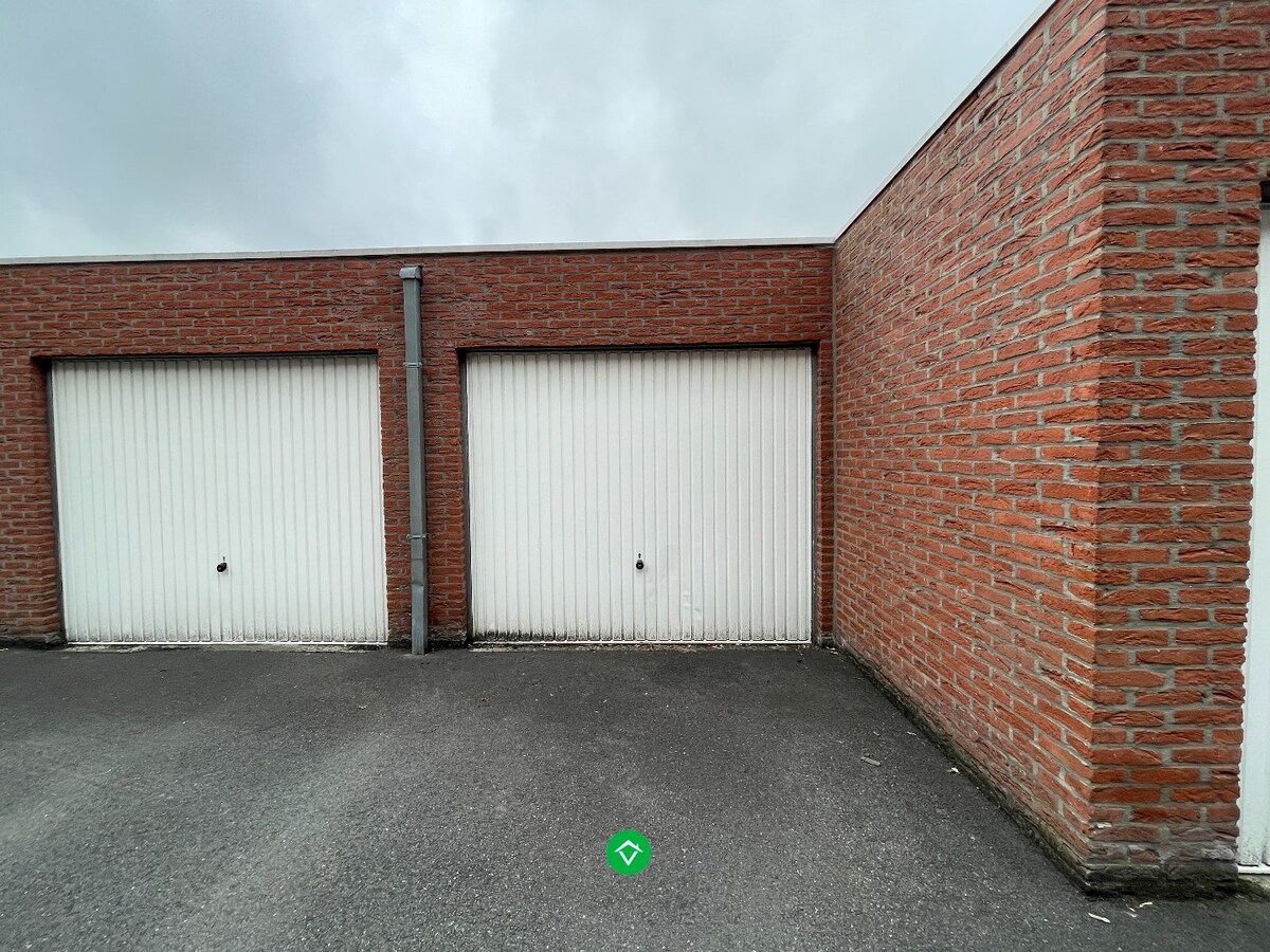 Ruim appartement (117 m²) met 2 slaapkamers, terras en garage in centrum Roeselare! 