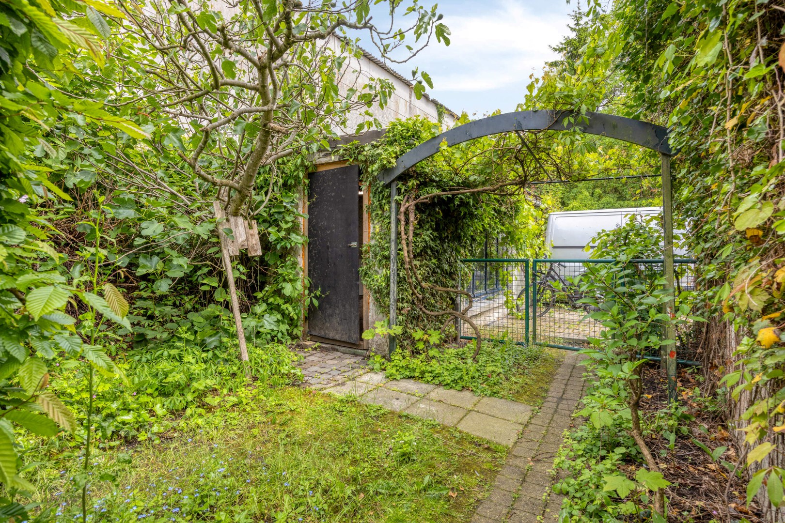 Ruime stadswoning / opbrengstpand  met achteruitgang via Janseniusstraat met 4 slaapkamers, garage en tuin te Leuven- EPC 239kwh/m2 