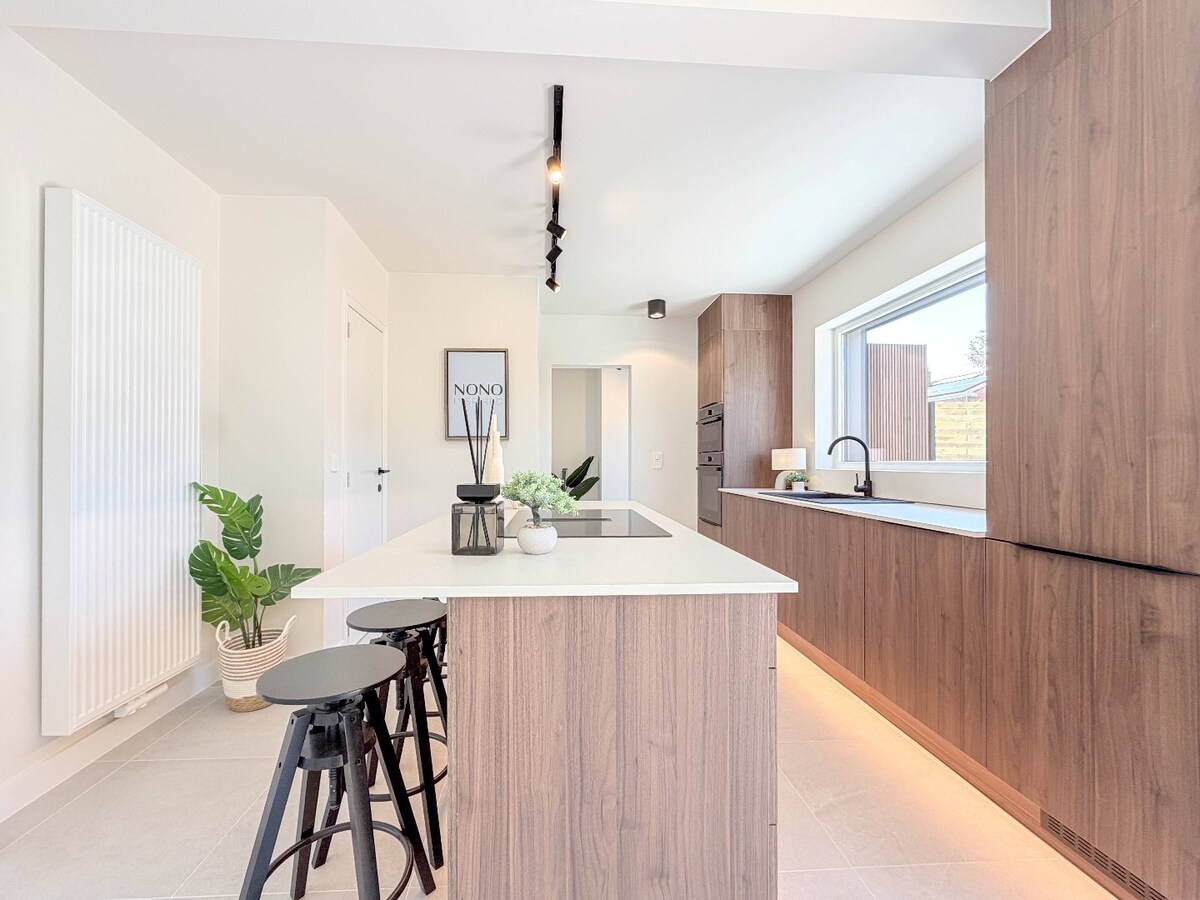 ABSOLUTE TOPPER !!!  Ontdek nu dit prachtige vernieuwde pand gelegen te Kortrijk/Heule ! *** NONO INSPIRED *** 