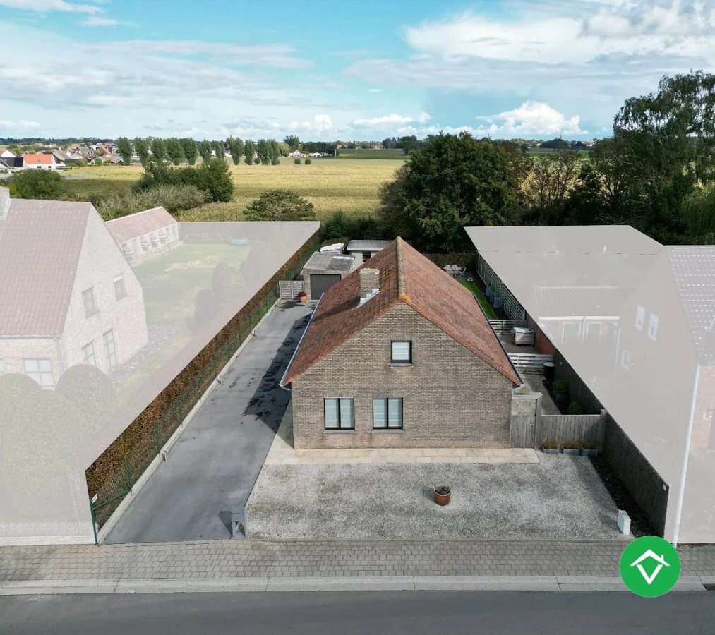 Alleenstaande woning met 3 slaapkamers en garage te Koekelare 