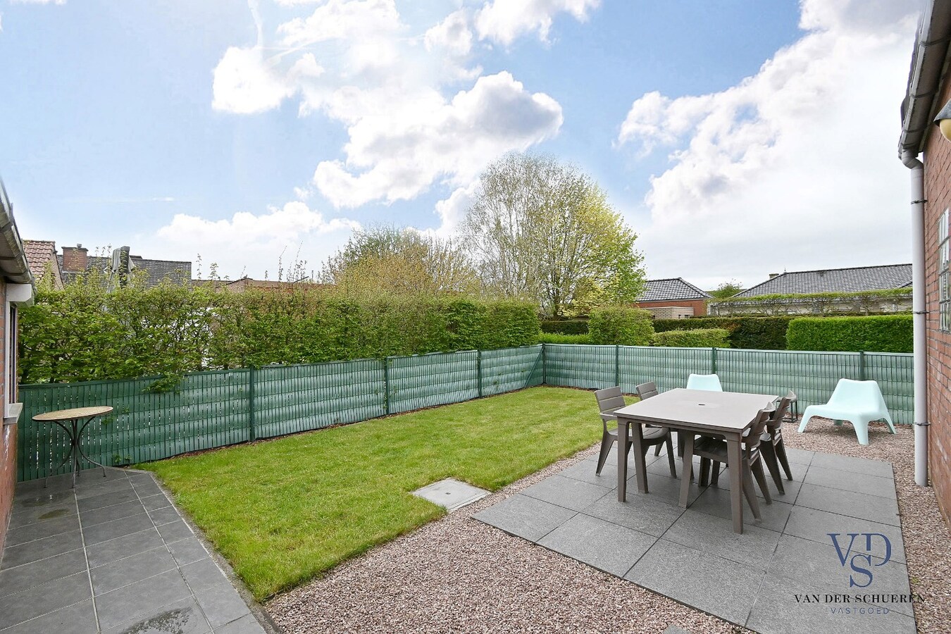 Tijdloze gezinswoning nabij de Schelde. 