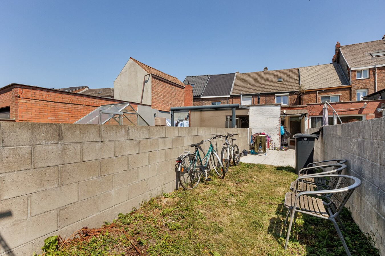 Te renoveren woning met 3 slpk en tuin te Willebroek! 