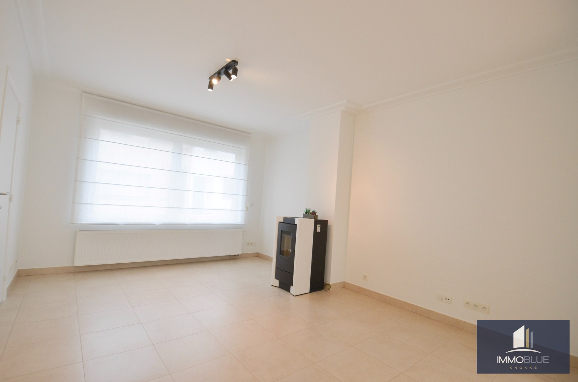 Ruime woning met ruime terrassen en een inpandige garage gelegen nabij de keuvelhoekstraat. 