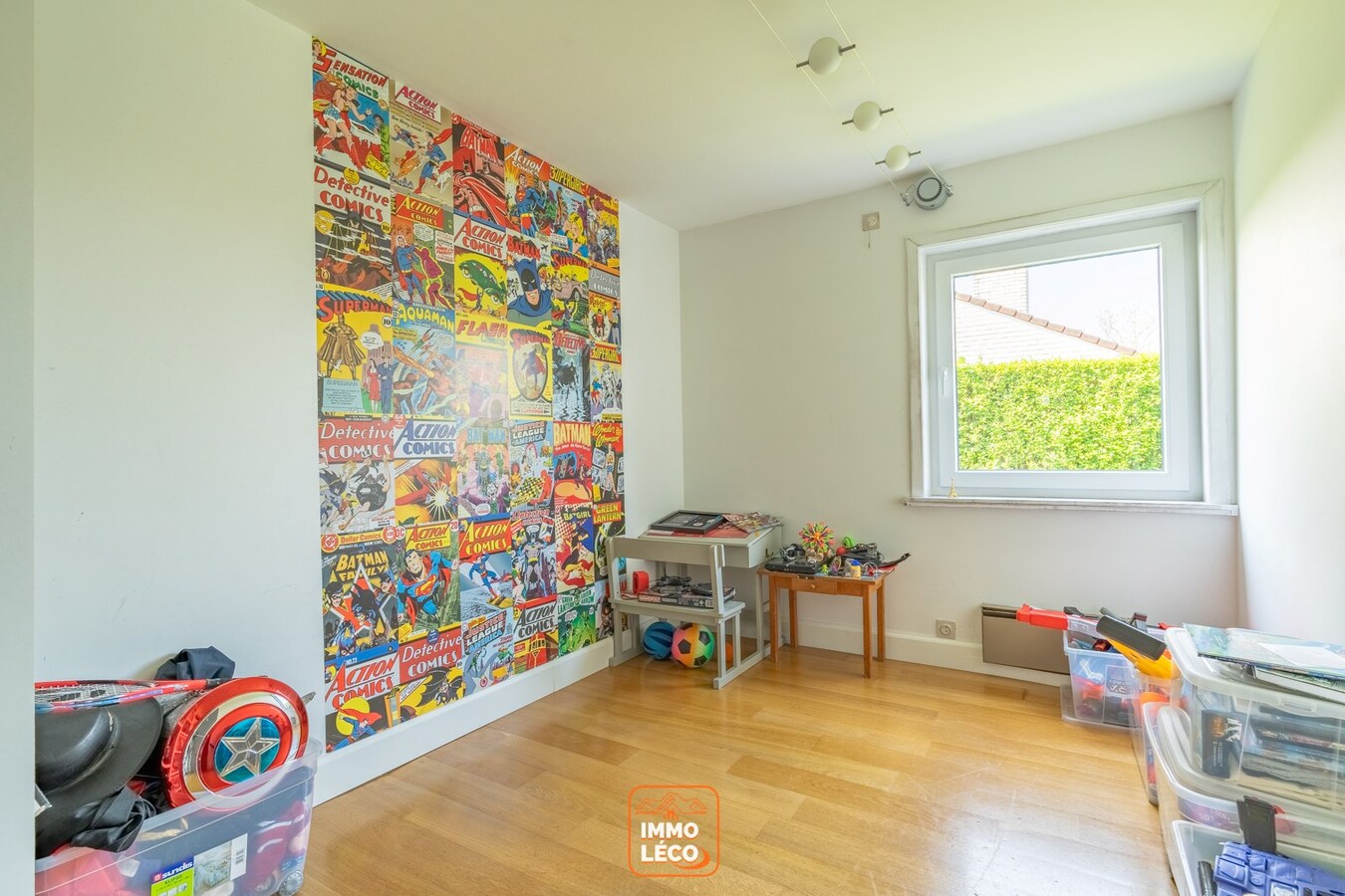 Villa, avec 6 CHAMBRES, 2 salles de bains, parking privatif, double garage et jardin, COUP DE CŒUR absolu !!! 