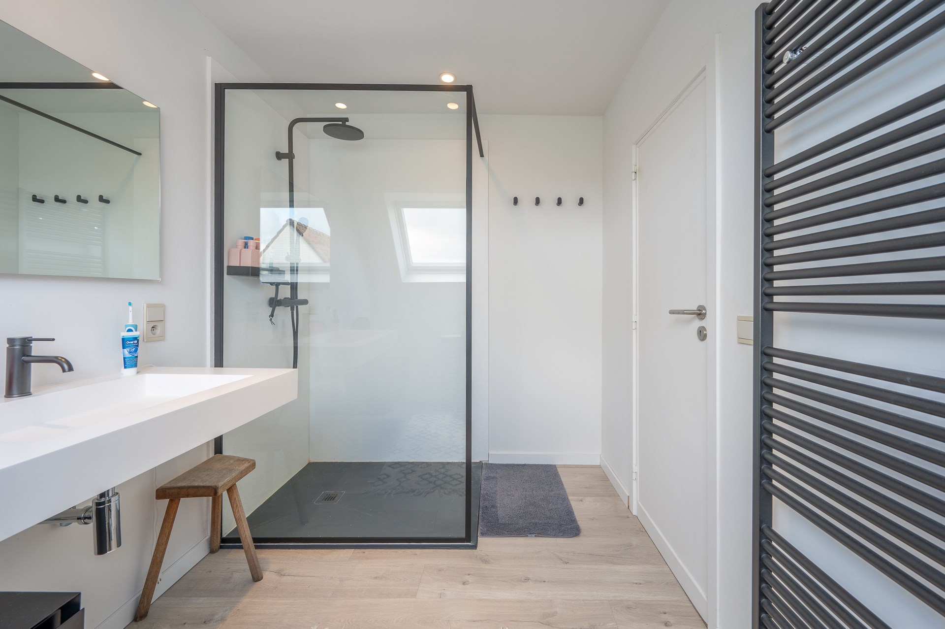 Propriété exceptionnelle et rénovée (5 510 m² de terrain) à proximité du centre de Knokke-Heist et bénéficiant d'une vue exceptionnelle sur les polders de Knokke. 