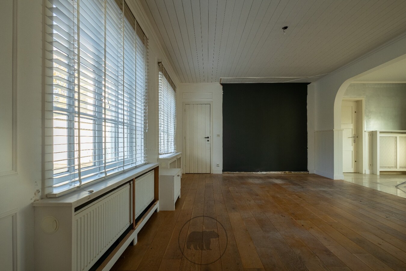 Op te frissen villa op residentiële droomlocatie 