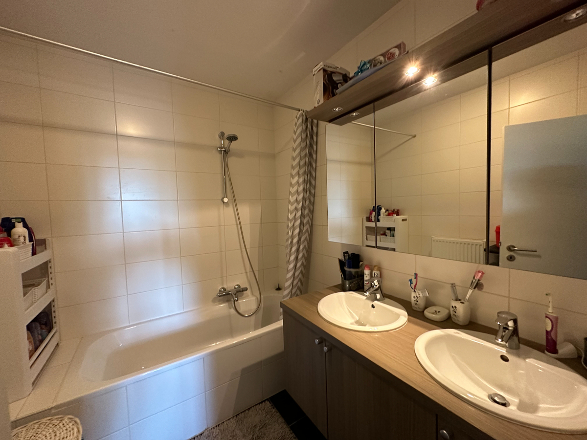 Ruim appartement met twee slaapkamers op de Markt van Houthulst 