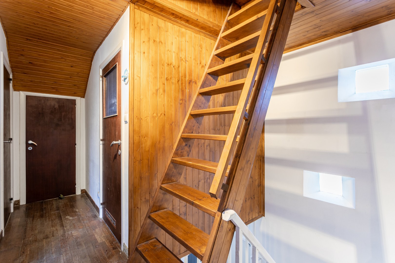 Solide woning met 3 slpks, tuin en garage te Buizingen 