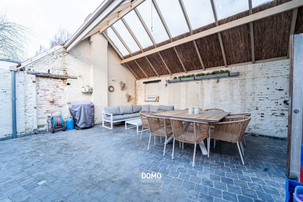 Verrassend ruime woning met karakter te Kuringen. 