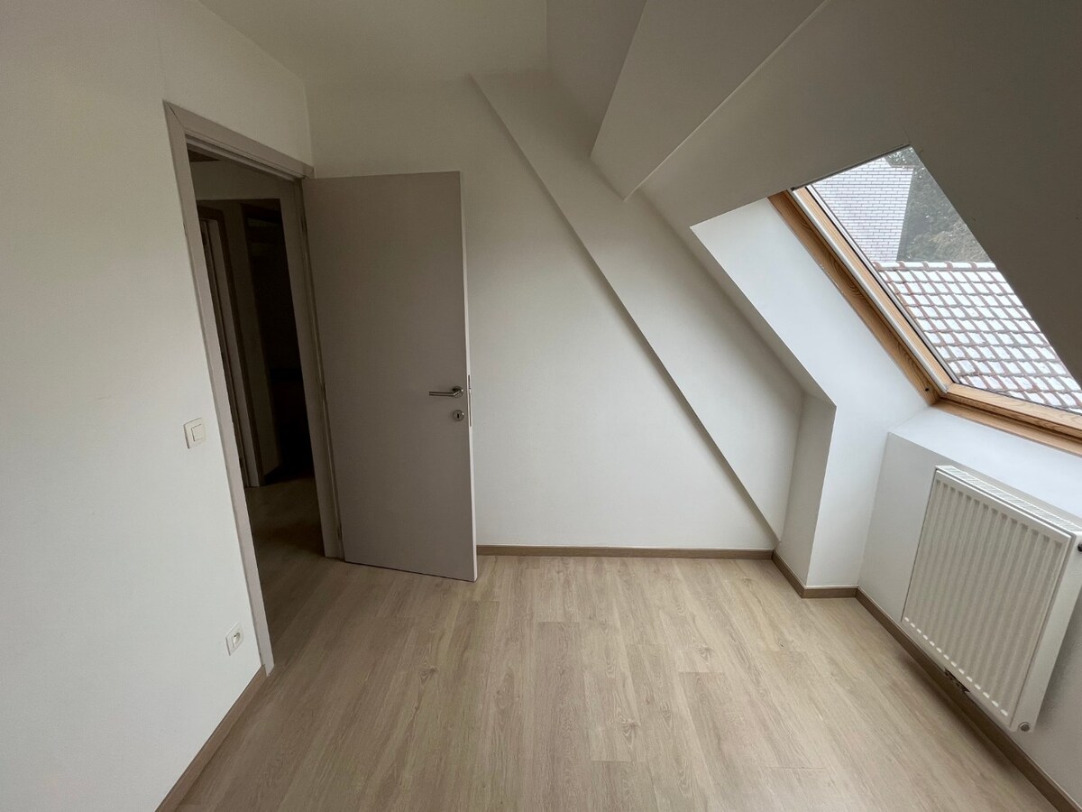 Bijzonder ruime, praktisch ingedeelde gezinswoning 